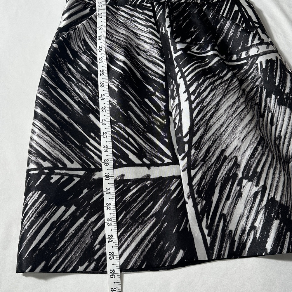 Milly Coco Black and White Patterned Sleeveless Shift Dress ~ 8 - Picture 9 of 12